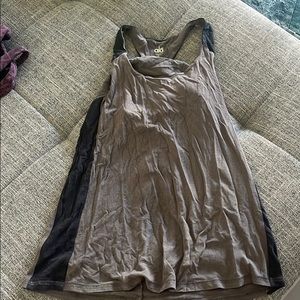 XS Racerback Alo tank in black/gray